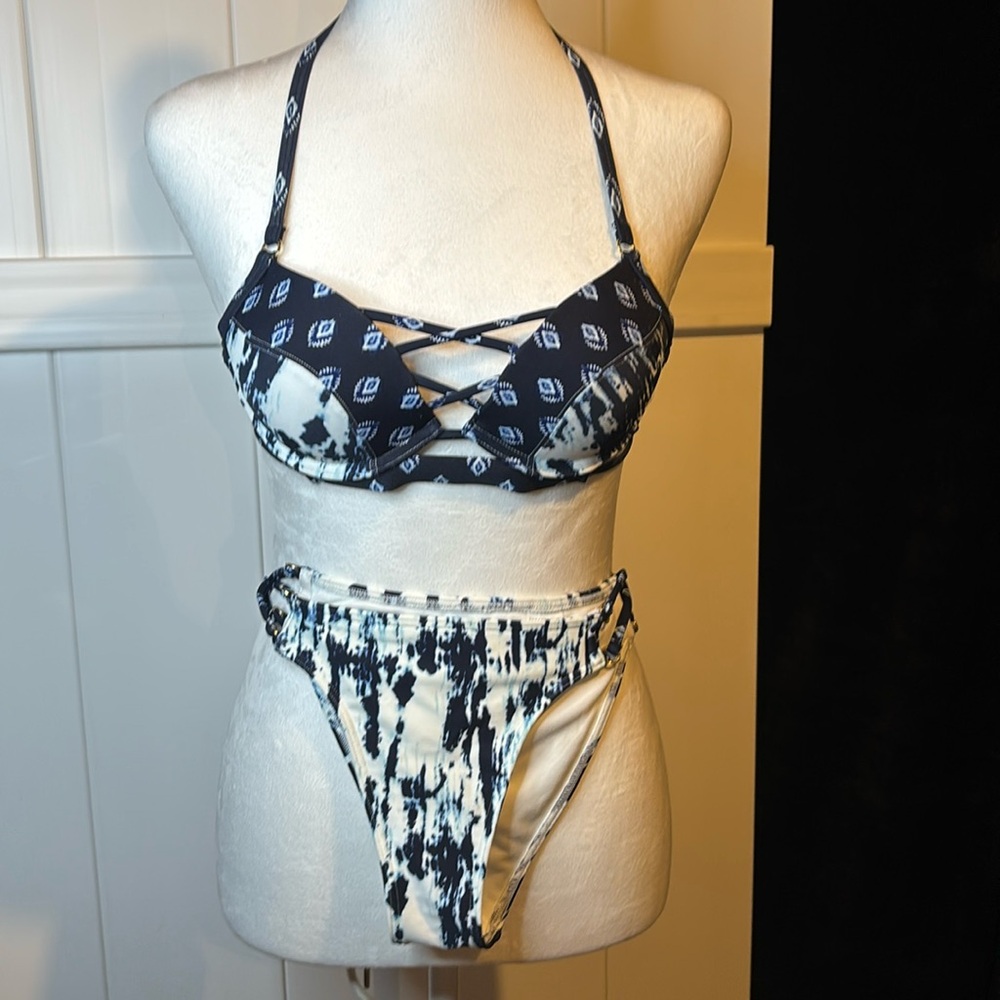 NWOT Abercrombie & Fitch bathing suit bikinii
